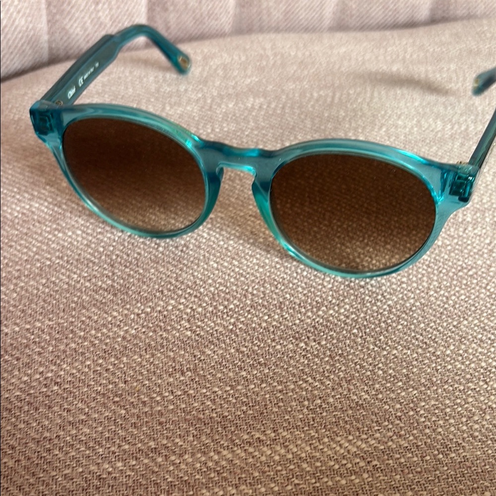Chic Teal Round Sunglasses